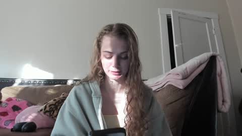 Snapshot of buffybarloe chatting on 12.03.24 Buffy online show from 12.03.24