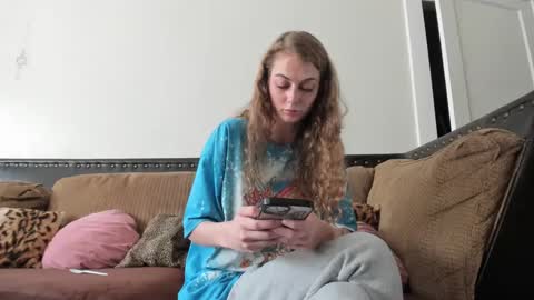 Snapshot of buffybarloe chatting on 12.20.24 Buffy online show from 12.20.24