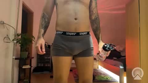 Snapshot of builttotemp chatting on 11.04.25 builttotemp online show from 11.04.25