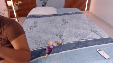 Rossi Hill online show from 03.04.26