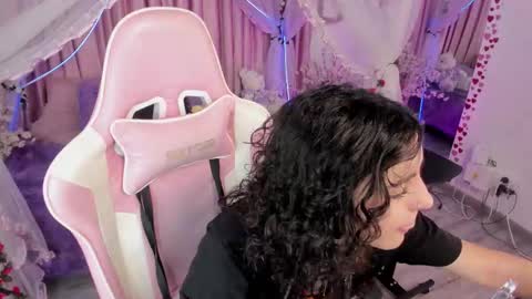 Snapshot of bunny_curly chatting on 09.10.25 Bunny online show from 09.10.25