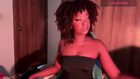 Snapshot of bunny_secrets chatting on 09.30.25 Isa online show from 09.30.25