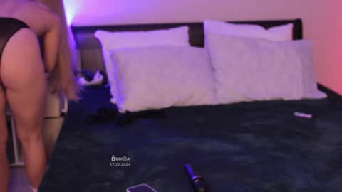 B U N N Y online show from 12.17.24