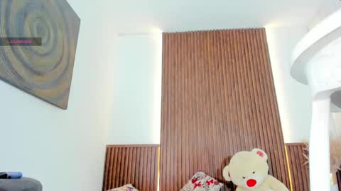 Angela Santini online show from 09.19.25