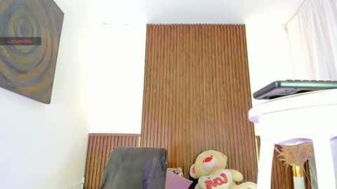 Angela Santini online show from 09.26.25