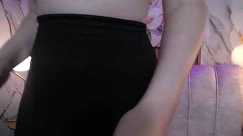 Snapshot of bunnyleahxxx chatting on 06.05.26 ANASTASIA online show from 06.05.26
