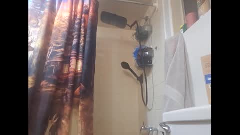 Snapshot of burntbuns710 chatting on 11.11.25 LostSingledad online show from 11.11.25