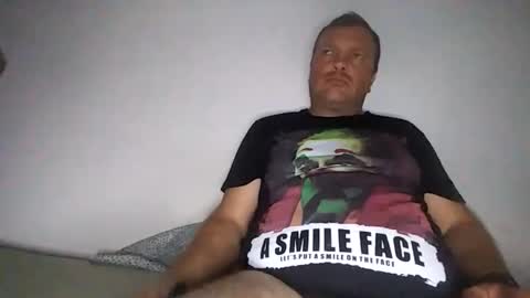 Snapshot of bury703709 chatting on 10.28.25 Creazy dad online show from 10.28.25