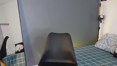 Buster independent model online show from 10.05.25