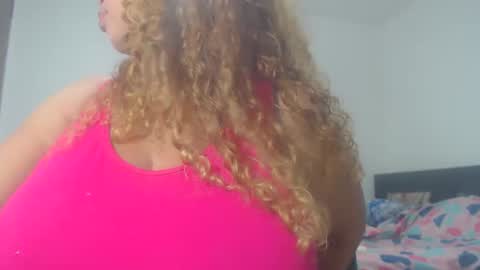 Snapshot of bustyamanda_ chatting on 02.20.25 Amanda  online show from 02.20.25