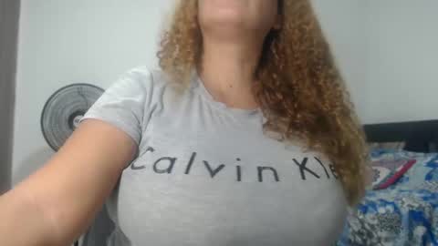 Snapshot of bustyamanda_ chatting on 02.21.25 Amanda  online show from 02.21.25