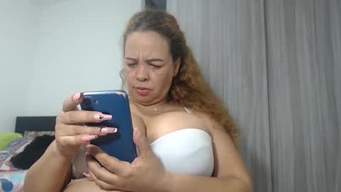 Snapshot of bustyamanda_ chatting on 03.04.25 Amanda  online show from 03.04.25