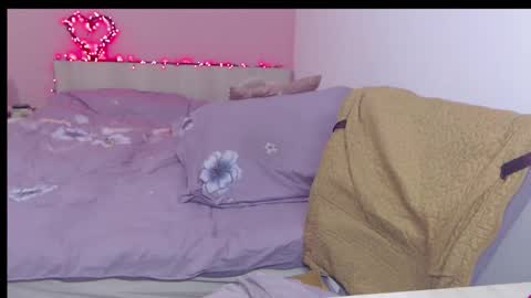 Snapshot of bustygf chatting on 10.08.25 anna online show from 10.08.25