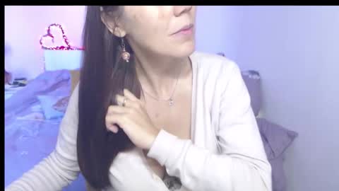 Snapshot of bustygf chatting on 10.29.25 anna online show from 10.29.25