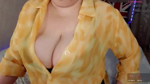 Snapshot of bustyyyheart chatting on 07.19.26 Marina online show from 07.19.26