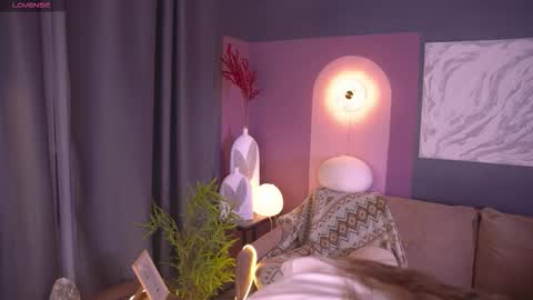 Kira online show from 10.15.25