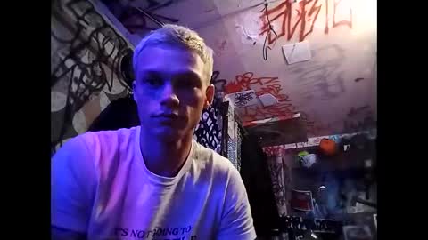 Snapshot of c4r4melncr34m chatting on 11.01.25 KILLY online show from 11.01.25