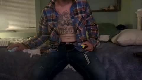 Snapshot of c4tf1sh chatting on 11.24.25 1DontR3member online show from 11.24.25