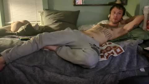 Snapshot of c4tf1sh chatting on 11.29.25 1DontR3member online show from 11.29.25