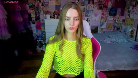 Snapshot of caaandy_girl chatting on 10.08.25 Emily  online show from 10.08.25