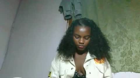 Snapshot of caella98 chatting on 05.22.26 caella98 online show from 05.22.26