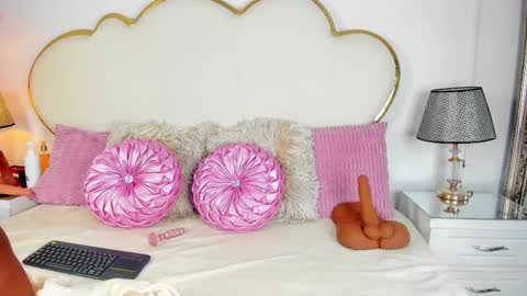 Cahitlin  online show from 10.04.25