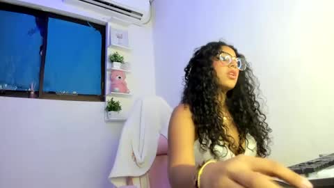 Snapshot of cailyn_messy chatting on 10.03.25 karina online show from 10.03.25