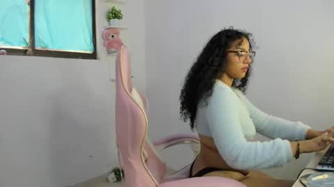 Snapshot of cailyn_messy chatting on 10.11.25 karina online show from 10.11.25