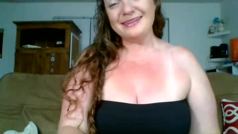 Snapshot of caitieluvs chatting on 07.21.26 caitieluvs online show from 07.21.26