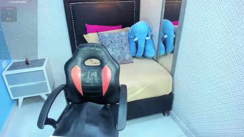 Snapshot of calanthelove chatting on 01.28.25 Calanthe online show from 01.28.25