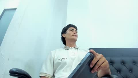 Snapshot of caliboyheat chatting on 05.27.26 caliboyheat online show from 05.27.26