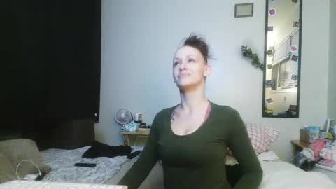 Snapshot of caliibaddie chatting on 02.25.25 caliibaddie online show from 02.25.25