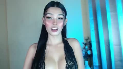 Snapshot of call_me__anna chatting on 12.15.24 Anna online show from 12.15.24