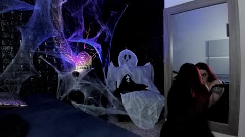 Snapshot of calliope_dark chatting on 10.31.25 calliope_dark online show from 10.31.25