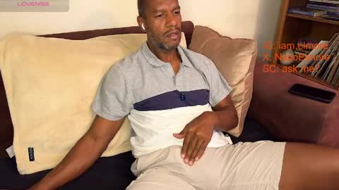 My name is Robert  Dont be shysay hi I love to chat. For requests or dirty talk please use tips  online show from 03.31.26