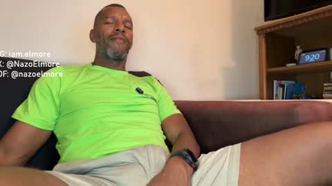 My name is Robert  Dont be shysay hi I love to chat. For requests or dirty talk please use tips  online show from 07.21.26