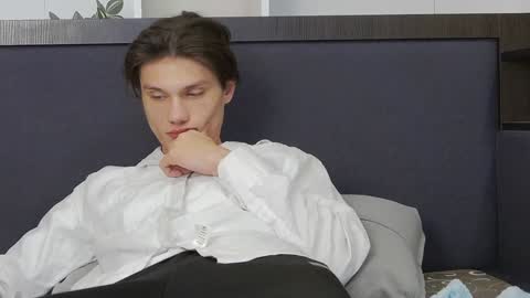 Calvin online show from 01.04.25