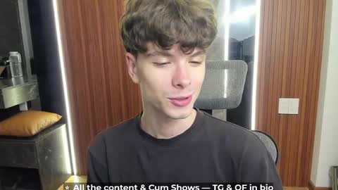 Hey I am Calvin  online show from 04.18.26