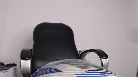 Snapshot of calvinhotlatino chatting on 12.05.24 calvinhotlatino online show from 12.05.24