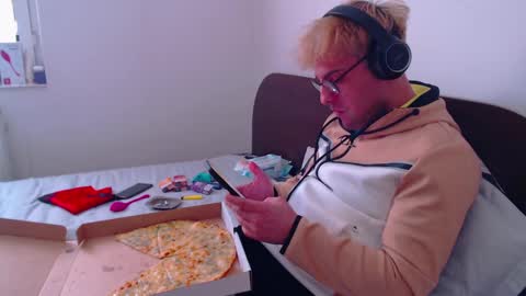 Calvinjohnlad online show from 02.17.25