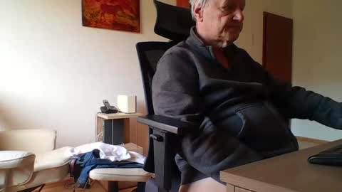 camcologne online show from 02.18.25
