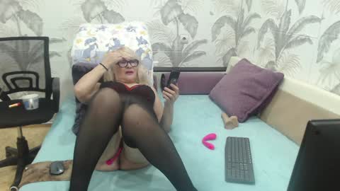 CamDiva1 online show from 12.14.24
