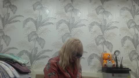 CamDiva1 online show from 12.18.24