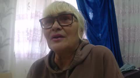 Snapshot of camdiva1 chatting on 10.13.25 CamDiva1 online show from 10.13.25