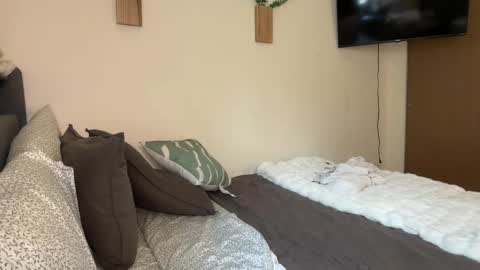 Snapshot of cami_calderon chatting on 10.17.25 Camila online show from 10.17.25