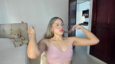 Snapshot of cami_hunter chatting on 09.30.25 online show from 09.30.25