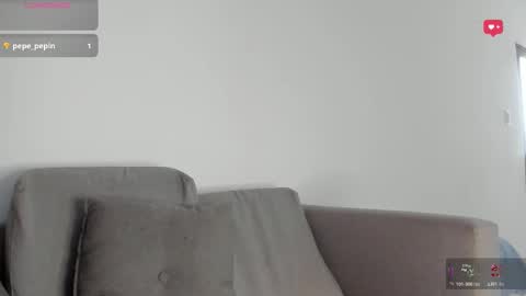 Snapshot of cami_hunter chatting on 10.28.25 online show from 10.28.25