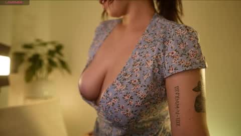 Snapshot of camidoll_10 chatting on 09.27.25 camila online show from 09.27.25