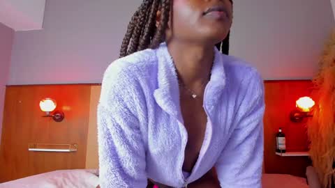 Snapshot of camiestrada chatting on 01.18.25 camiestrada online show from 01.18.25