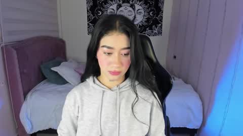 Snapshot of camiilaatorres chatting on 09.29.25 camila online show from 09.29.25